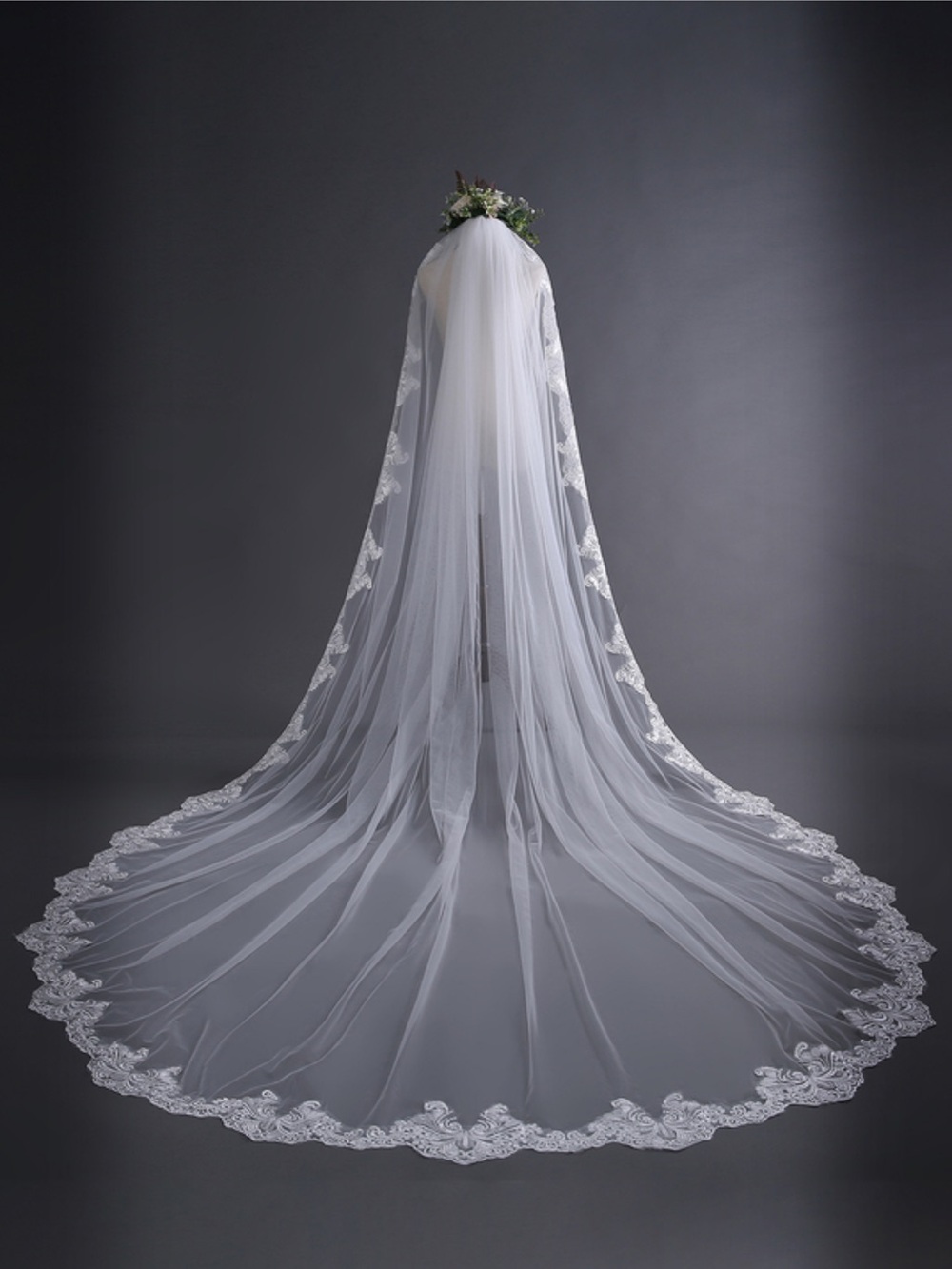 Elegant White Lace-Trim Bridal Veil - Classic Wedding Veil
